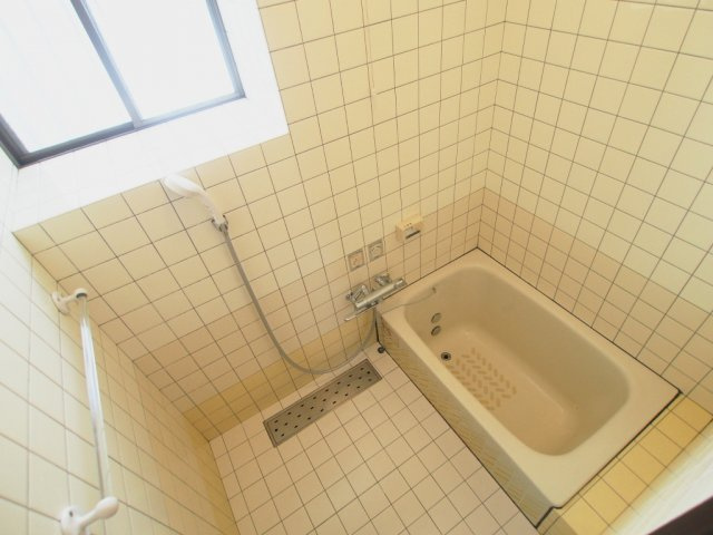 平原一戸建の浴室