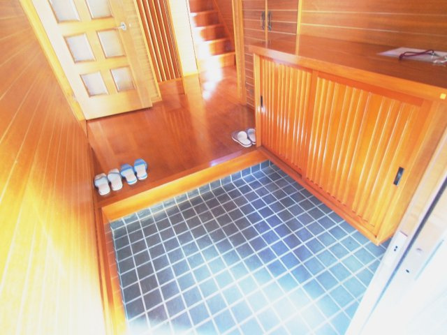 平原一戸建の玄関