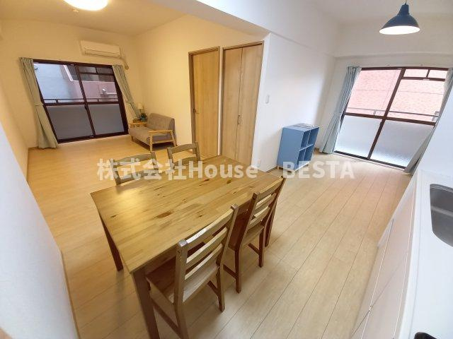 エクセレント神戸の居間・リビング