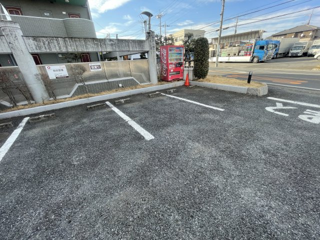パティオ坂巻の駐車場