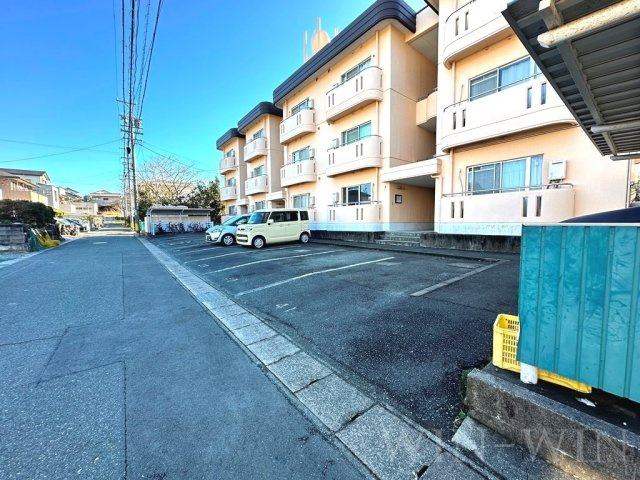 ナカスギマンションの駐車場