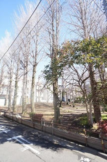 【周辺】 | お隣は、静かな公園がございます。