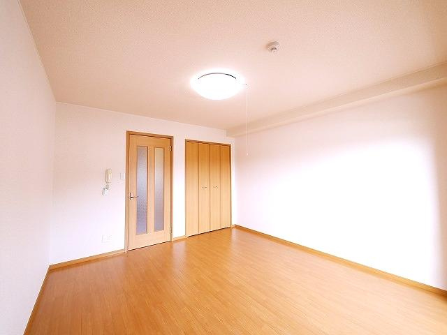 セレーノ東生駒Ｂ棟の洋室|きれいな洋室です