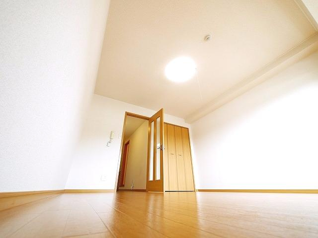 セレーノ東生駒Ｂ棟の居間・リビング|ゆったり過ごせる居間です