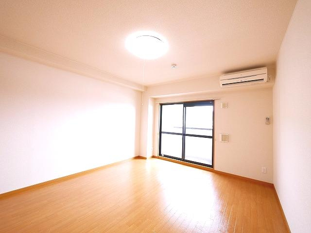 セレーノ東生駒Ｂ棟の寝室|洋室です