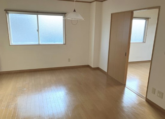 【居間・リビング】 | 《鉄骨造》長岡市台町1丁目一棟マンション