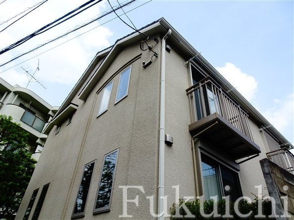 ソレアード都立大の外観