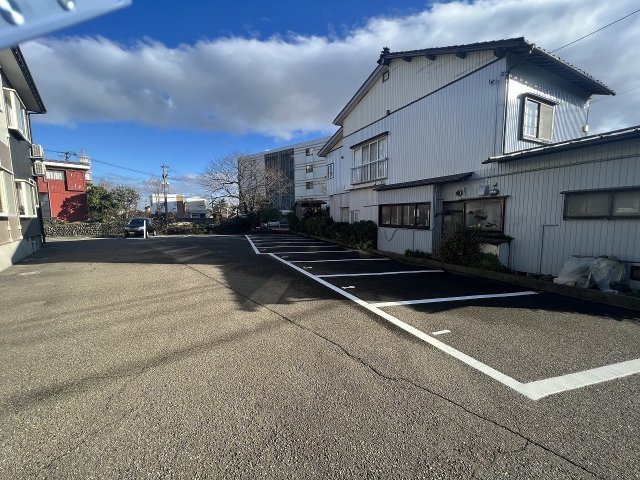 フローラル上越の駐車場