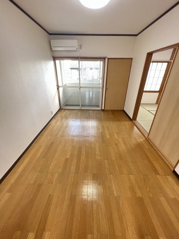 フローラル上越の居間・リビング