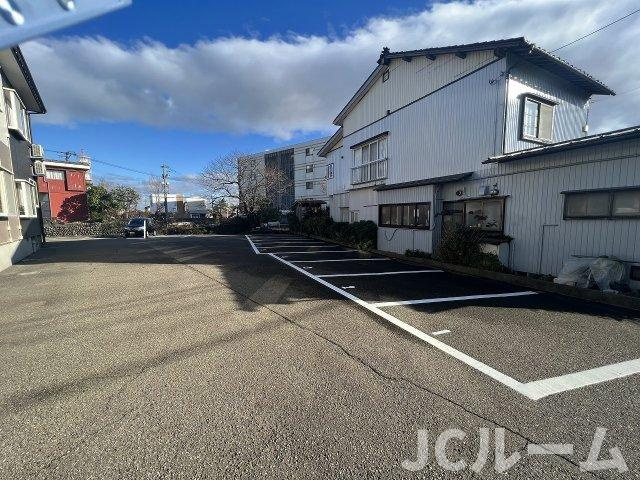 フローラル上越の駐車場