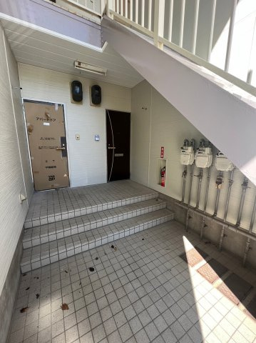 フローラル上越　弐番館のエントランス|玄関ドア入替☆