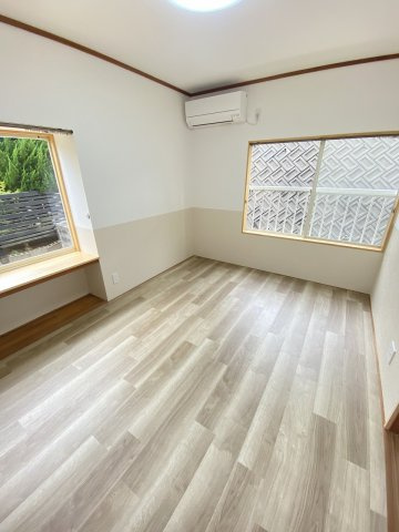 フローラル上越　弐番館の寝室|別のお部屋の写真です。同等のリフォームをしています。