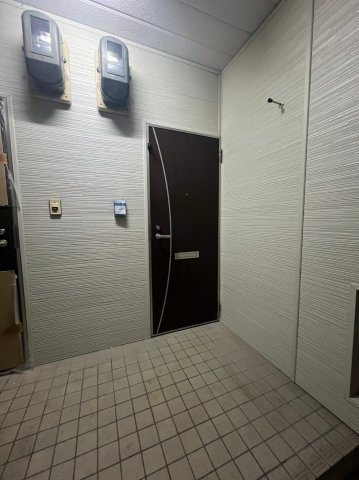 フローラル上越　弐番館の玄関
