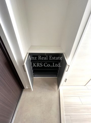 【玄関】 | スプランディッドキャトル | 玄関部分にあるシューズボックスです♪