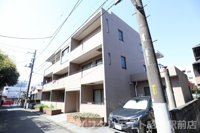 マンションウィステリアの外観|がっちりした鉄筋コンクリートマンションです！