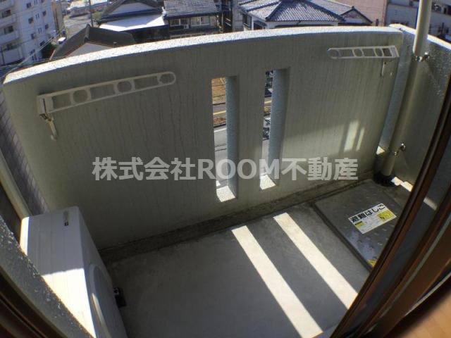 マリア・フローラのバルコニー|外からの目が気にならないバルコニーで洗濯物が干せます