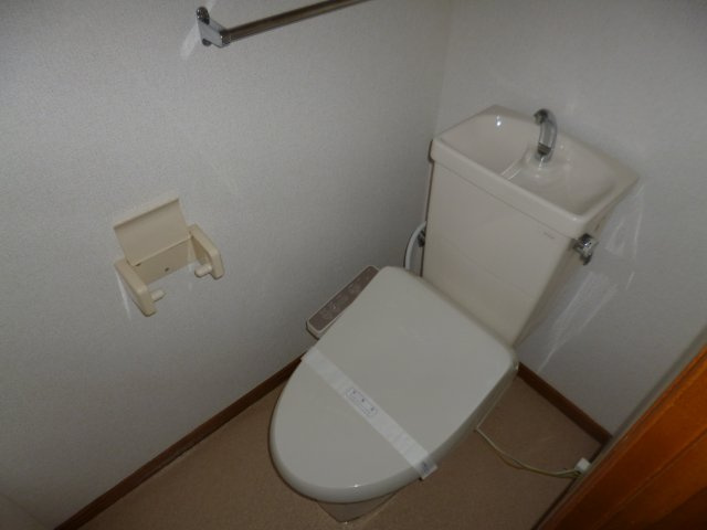 倉敷市中庄のアパートのトイレ|ウォシュレット付き