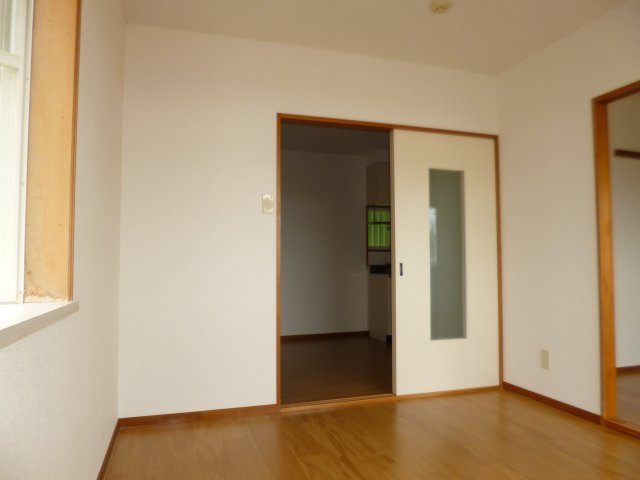 くらしきグリーンハイツの居間・リビング|洋室