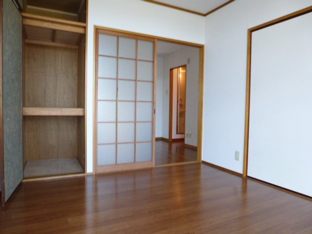 エルディムシャルマンＢの居間・リビング