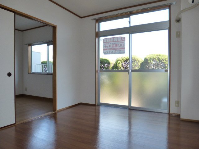 エルディムシャルマンＢの居間・リビング|洋室