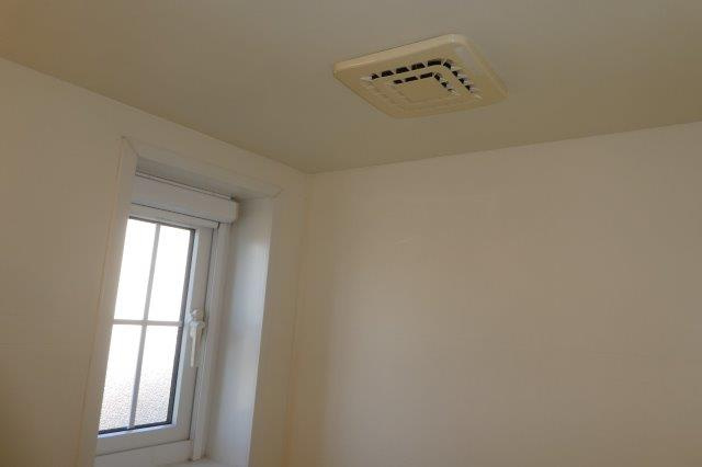 アウローラＢの浴室|浴室窓・換気扇