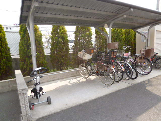 倉敷市白楽町のアパートのその他共用部分|自転車置き場