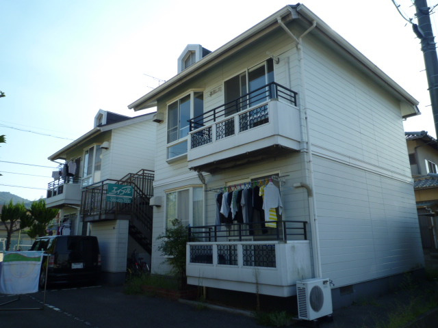 倉敷市東粒浦のアパートの外観