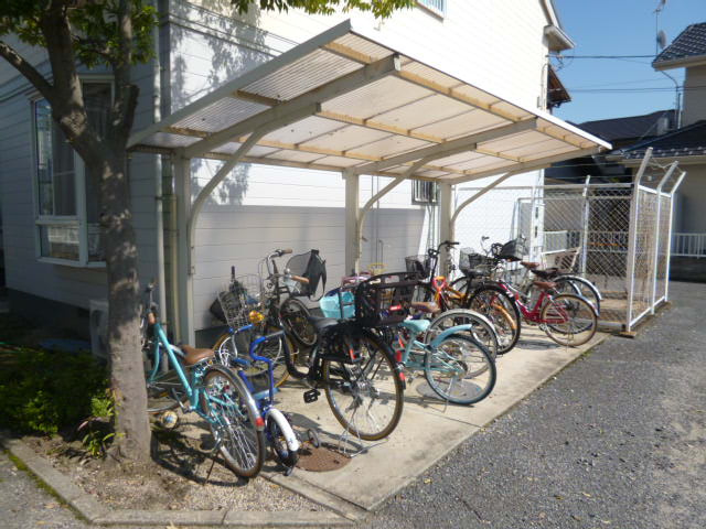 倉敷市上東のアパートのその他共用部分|自転車置き場