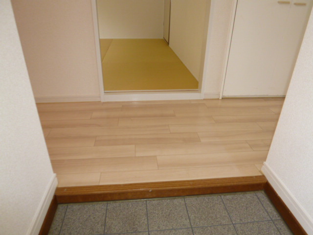 プレジール林の玄関