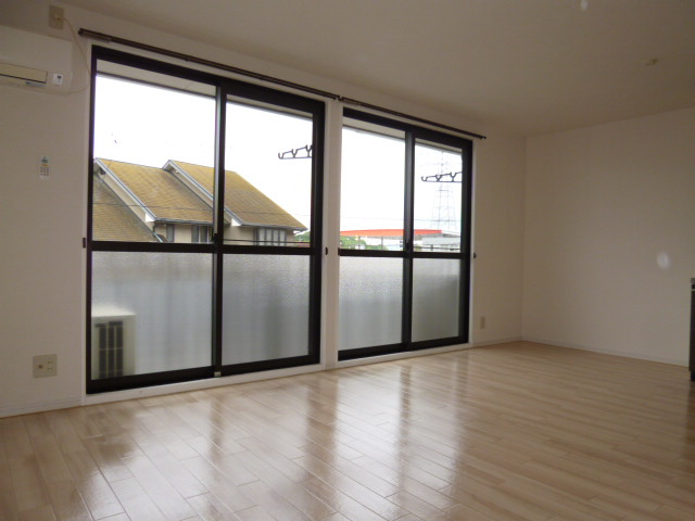 プレジール林の居間・リビング