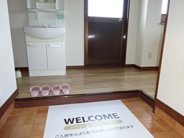波田マンションの玄関