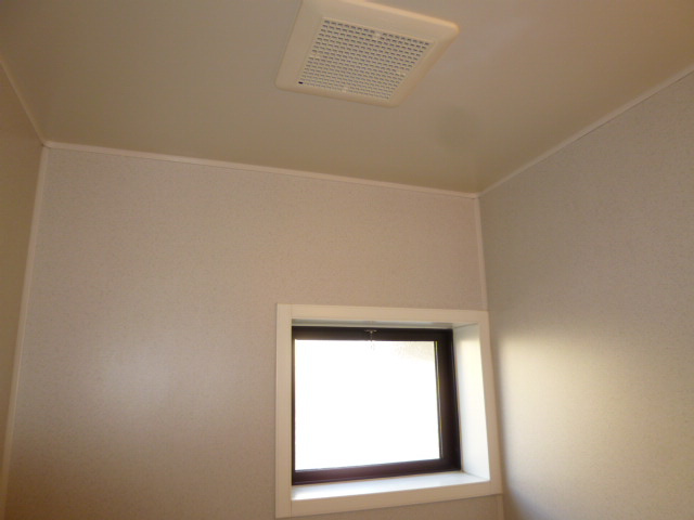 セトル福島の浴室|浴室窓・換気扇