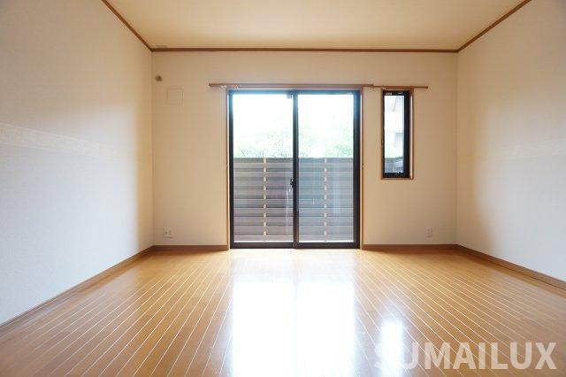 エムズヴィラージュCの居間・リビング