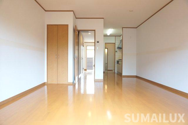 エムズヴィラージュCの居間・リビング