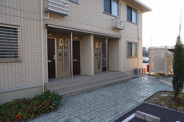 セジュール桜井B棟のエントランス