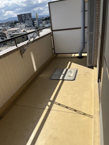 岸和田市北町の賃貸マンションのバルコニー|お洗濯にも便利なバルコニー付き