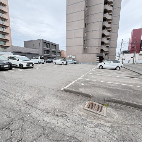 サンヴェール中島の駐車場