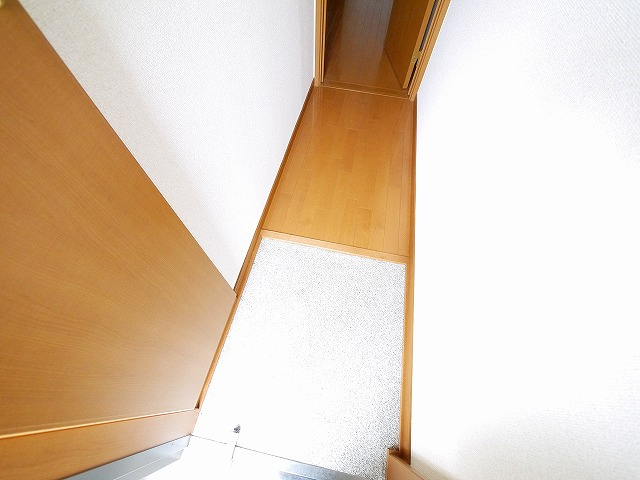 グレイス学園前の玄関|収納もある玄関です