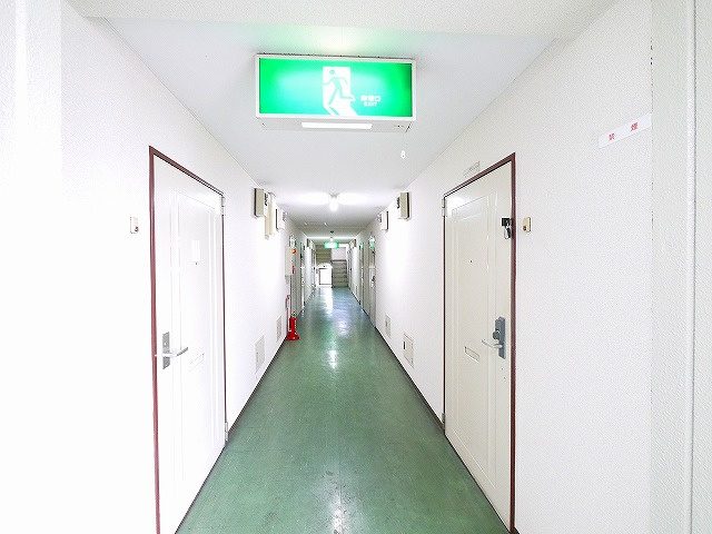 生駒ビル（俵口町）のロビー