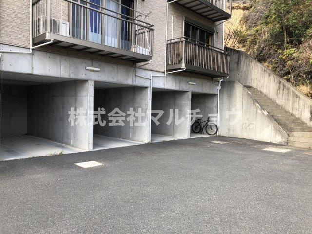 南城ハイツの駐車場|車をお持ちの方に嬉しい駐車場付きの物件です