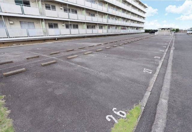 ビレッジハウス佐賀【キャッシュバック対象物件】の駐車場|駐車場に車を止められます