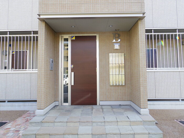 ラ・ペジブル Bのエントランス|オートロックエントランス