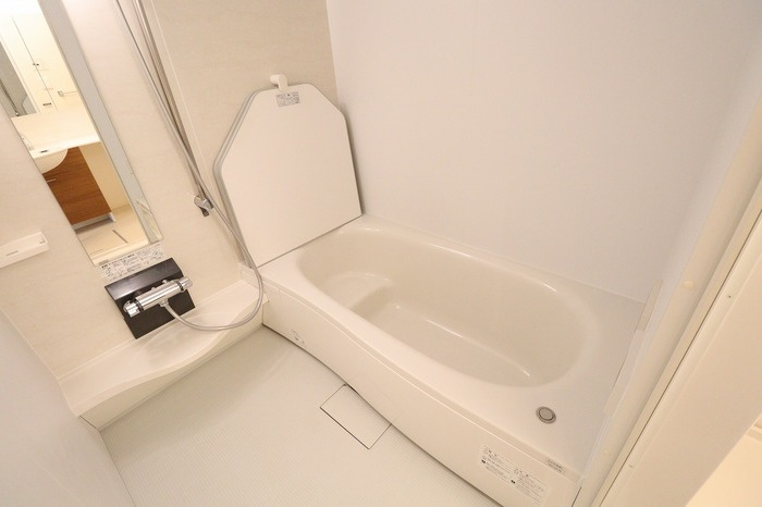 ラ・ペジブル Bの浴室|一坪タイプ浴室（浴室TV付き）