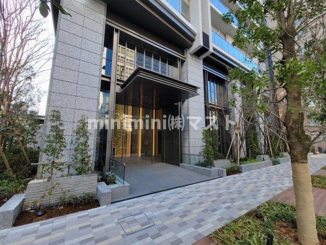 プレミストタワー靭本町のエントランス