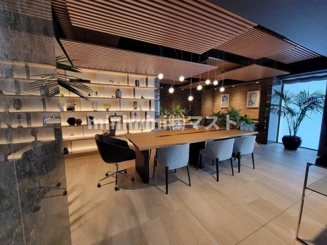 プレミストタワー靭本町のロビー