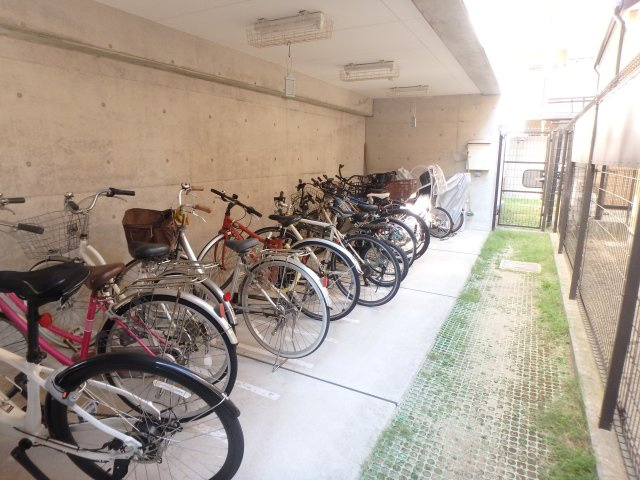 【その他共用部分】 | 甲子園口マンション雅園荘 | 駐輪スペースです