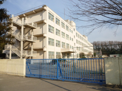大和市立上和田中学校まで1500