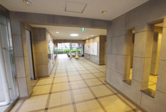 【エントランス】 | 手入れの行き届いた、ゆとりのあるエントランスです