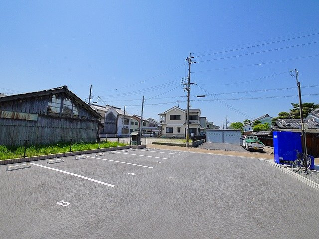 レオネクストヴィラージュＦの駐車場|カースペースがあります