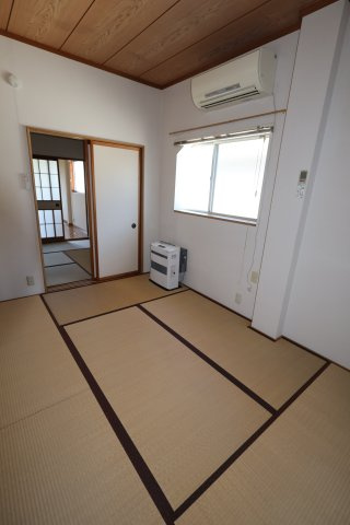 学校町高新貸家の和室